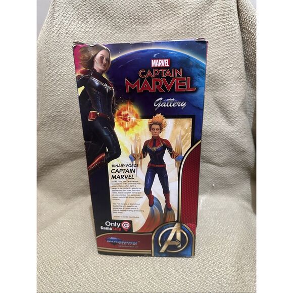 Diamond Select Gallery Binary Force Captain Marvel PVC Diorama Game Stop - Picture 5 of 10